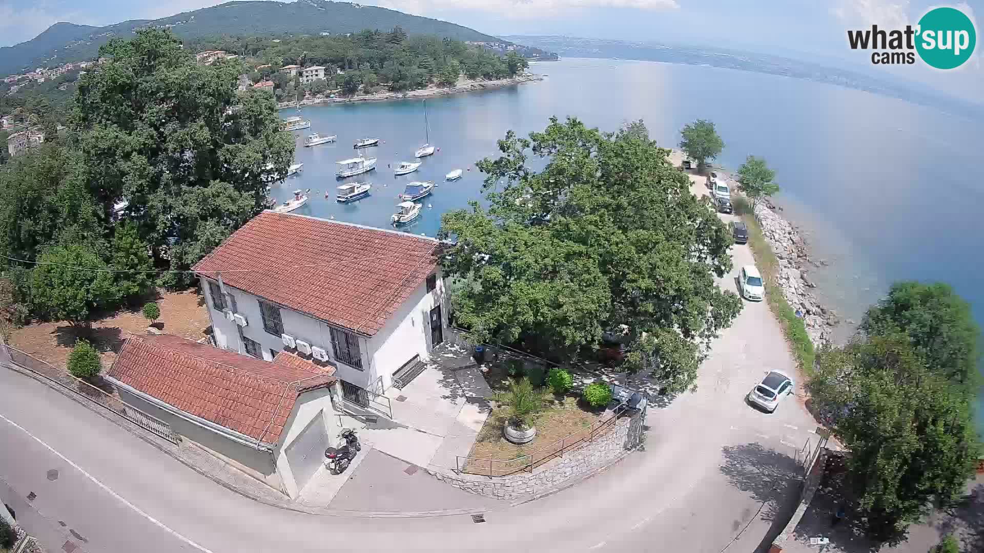 Spletna kamera pristanišče Ika – Pogled v živo na pristanišče in luči Opatije