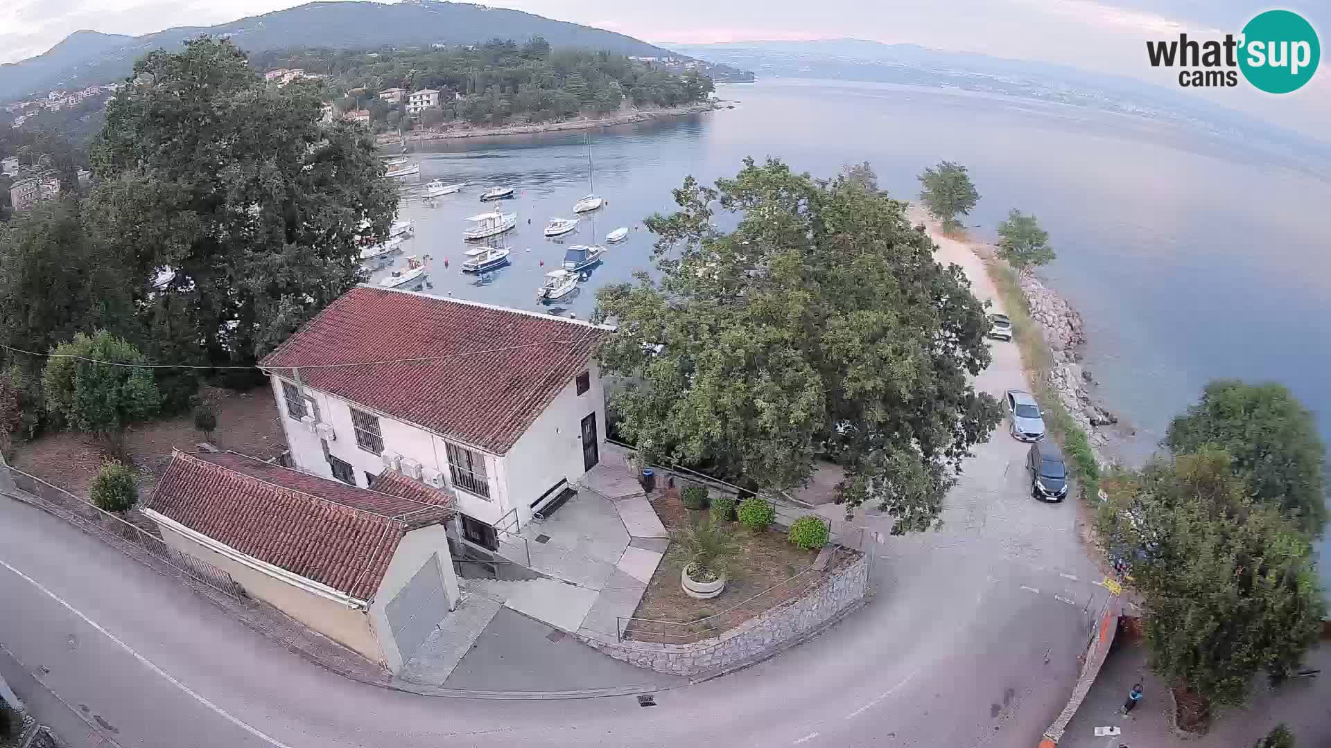 Spletna kamera pristanišče Ika – Pogled v živo na pristanišče in luči Opatije