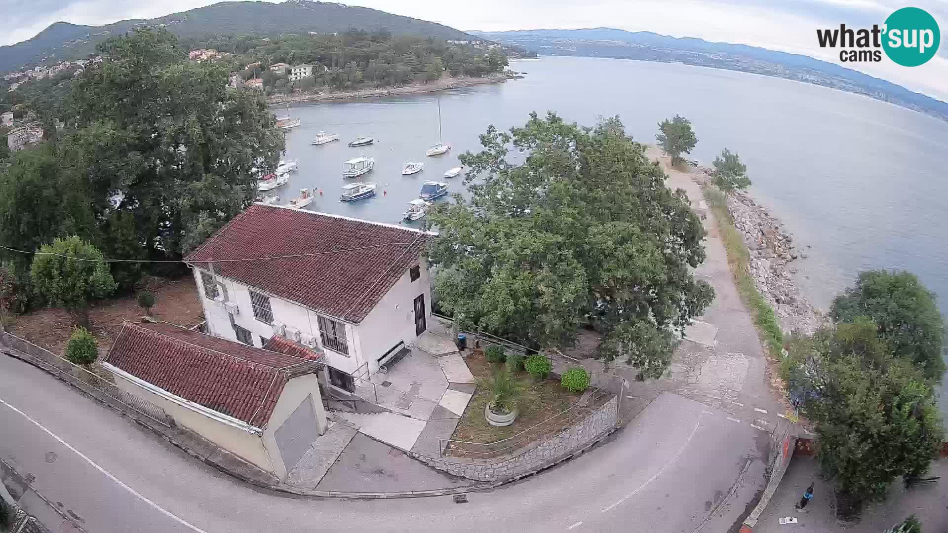 Web kamera luka Ika – Pogled uživo na luku i svjetla Opatije