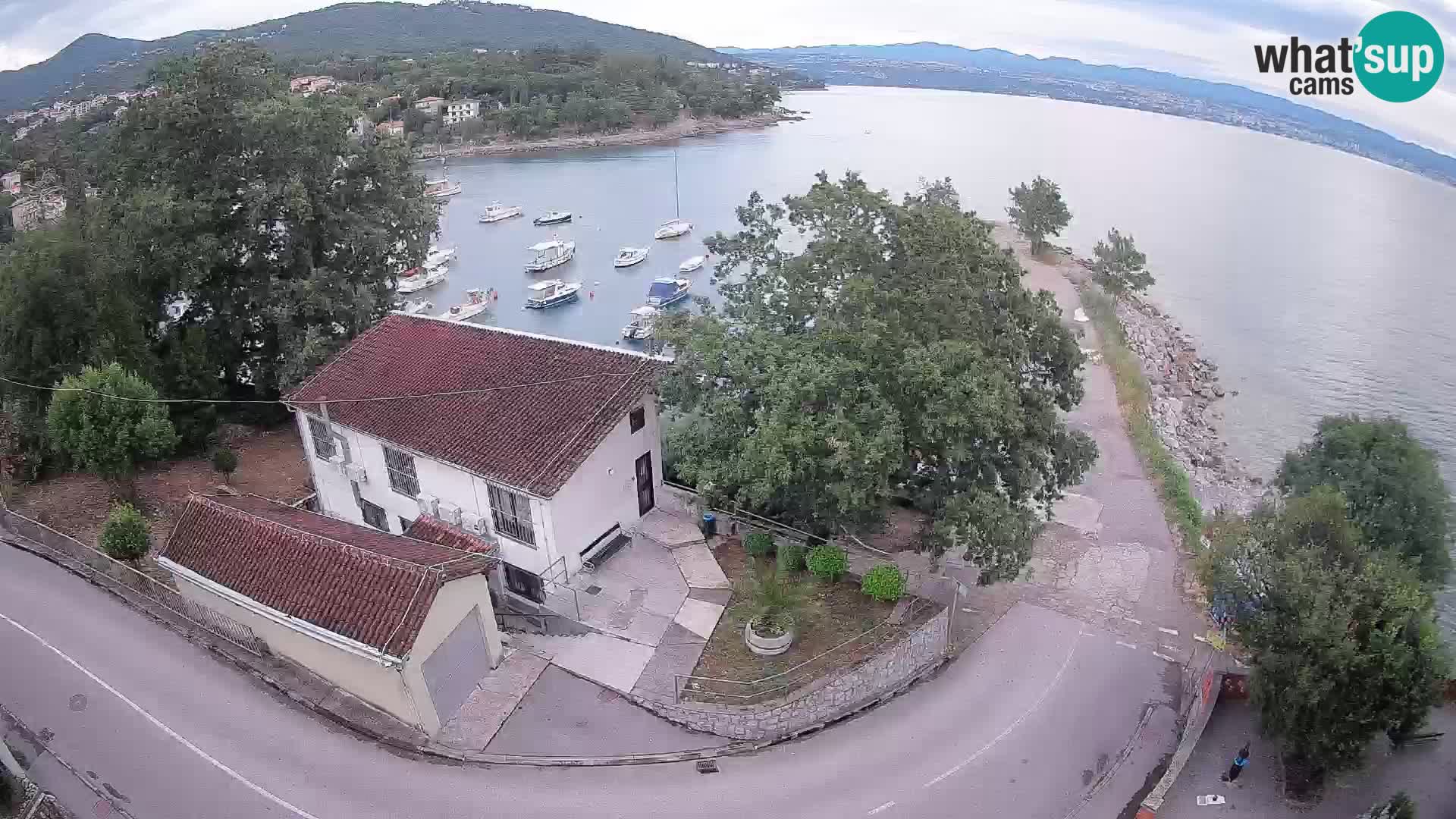 Spletna kamera pristanišče Ika – Pogled v živo na pristanišče in luči Opatije