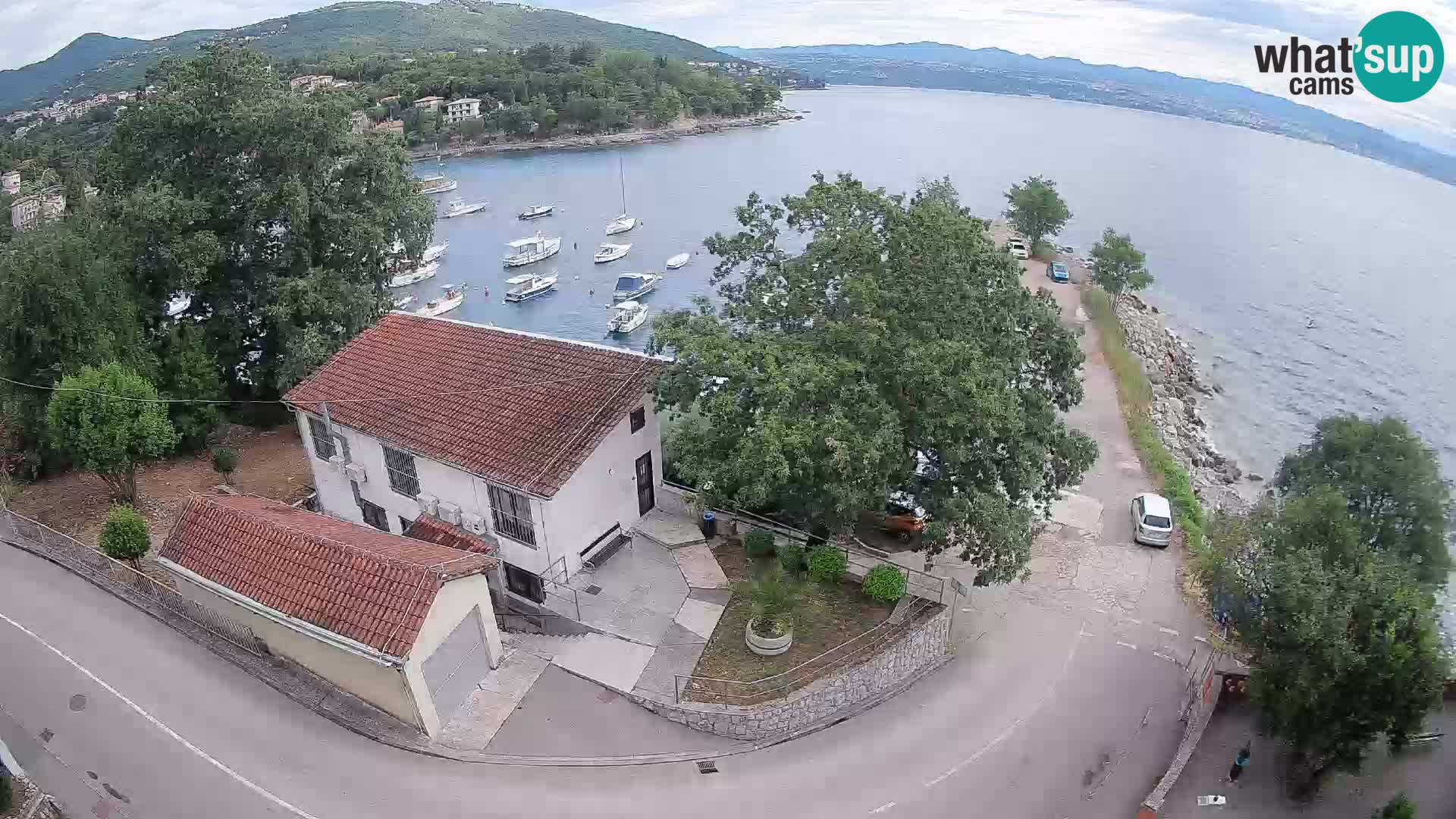 Spletna kamera pristanišče Ika – Pogled v živo na pristanišče in luči Opatije