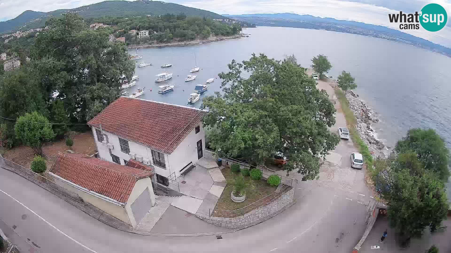 Spletna kamera pristanišče Ika – Pogled v živo na pristanišče in luči Opatije