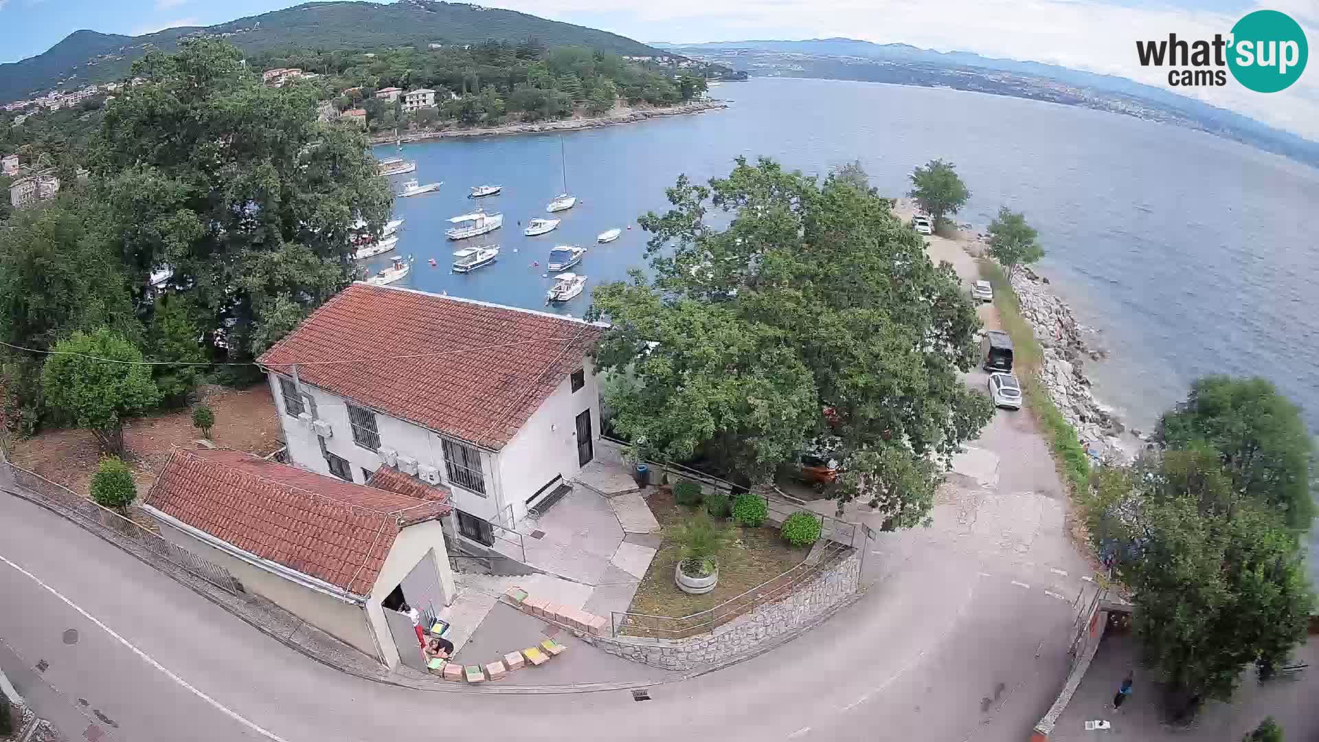 Spletna kamera pristanišče Ika – Pogled v živo na pristanišče in luči Opatije