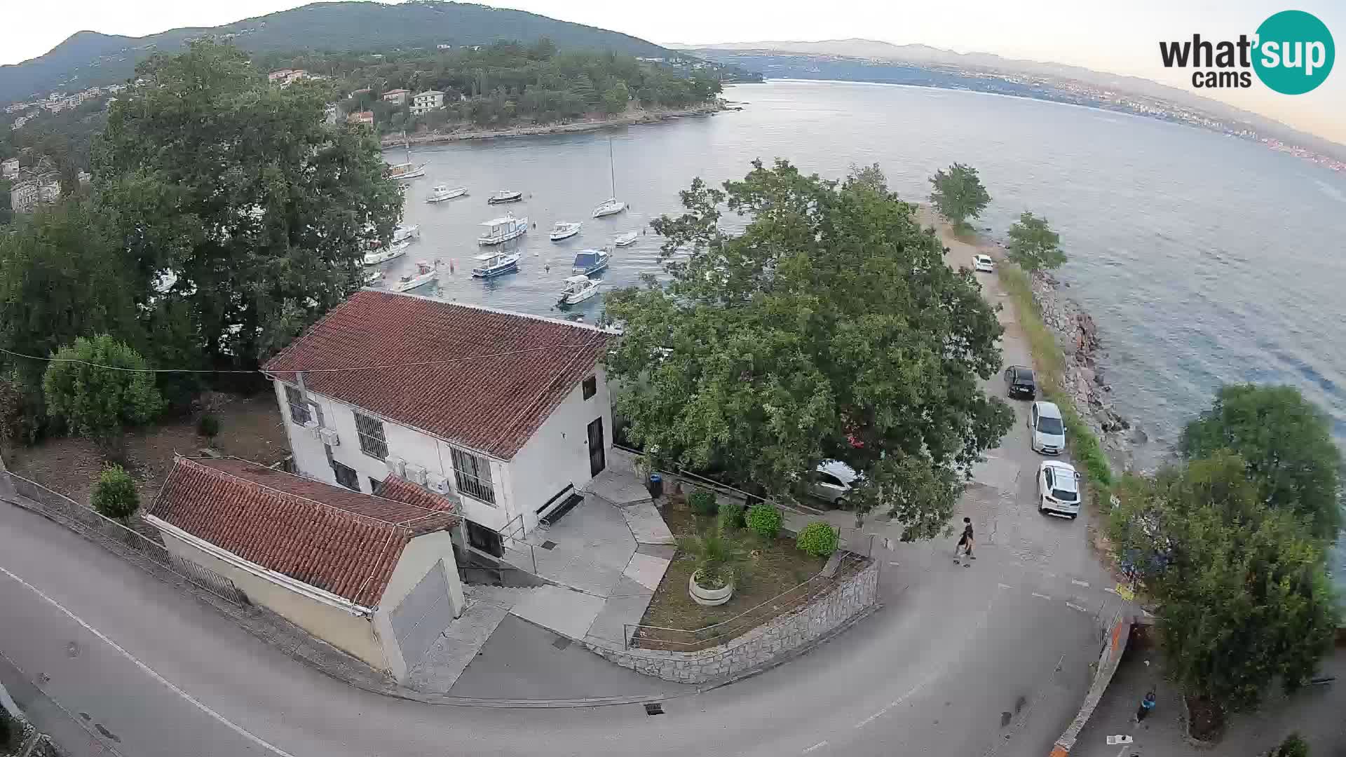 Web kamera luka Ika – Pogled uživo na luku i svjetla Opatije