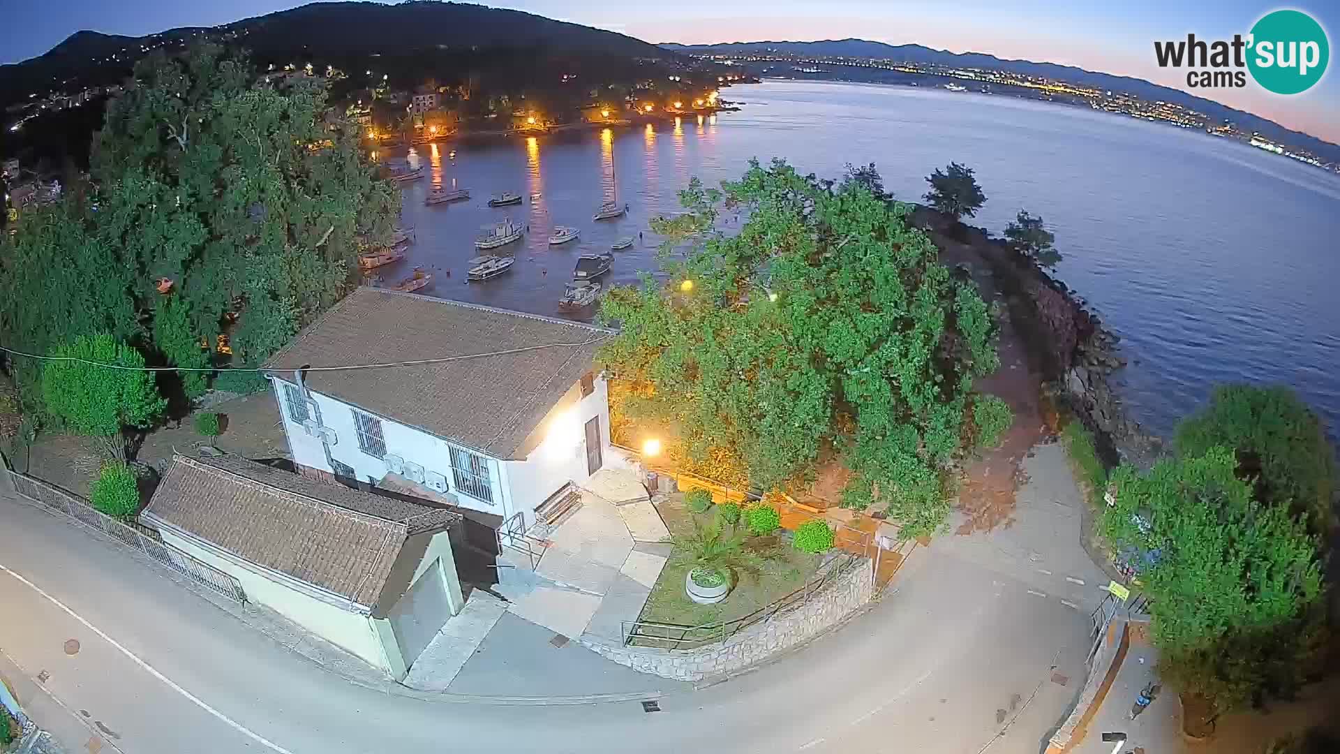 Ika Harbor Webcam – LIVE View of the Harbor and Opatija Lights