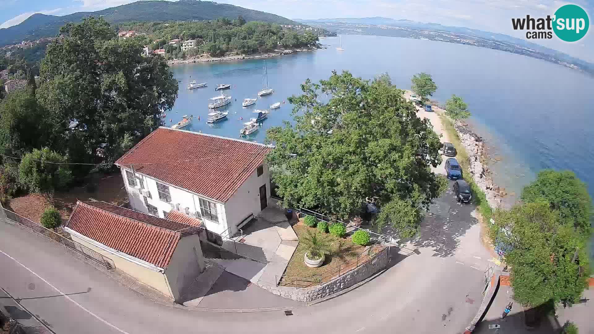 Spletna kamera pristanišče Ika – Pogled v živo na pristanišče in luči Opatije