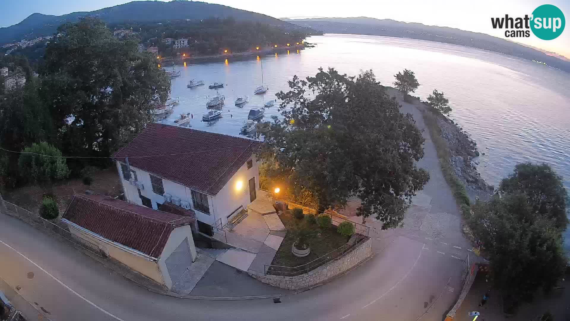 Web kamera luka Ika – Pogled uživo na luku i svjetla Opatije