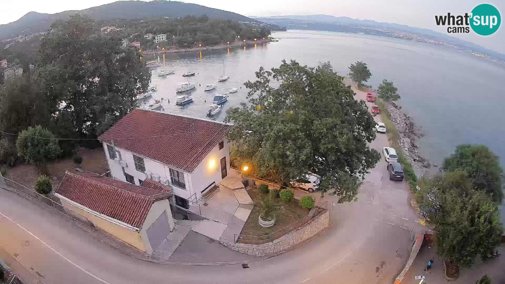 Web kamera luka Ika – Pogled uživo na luku i svjetla Opatije