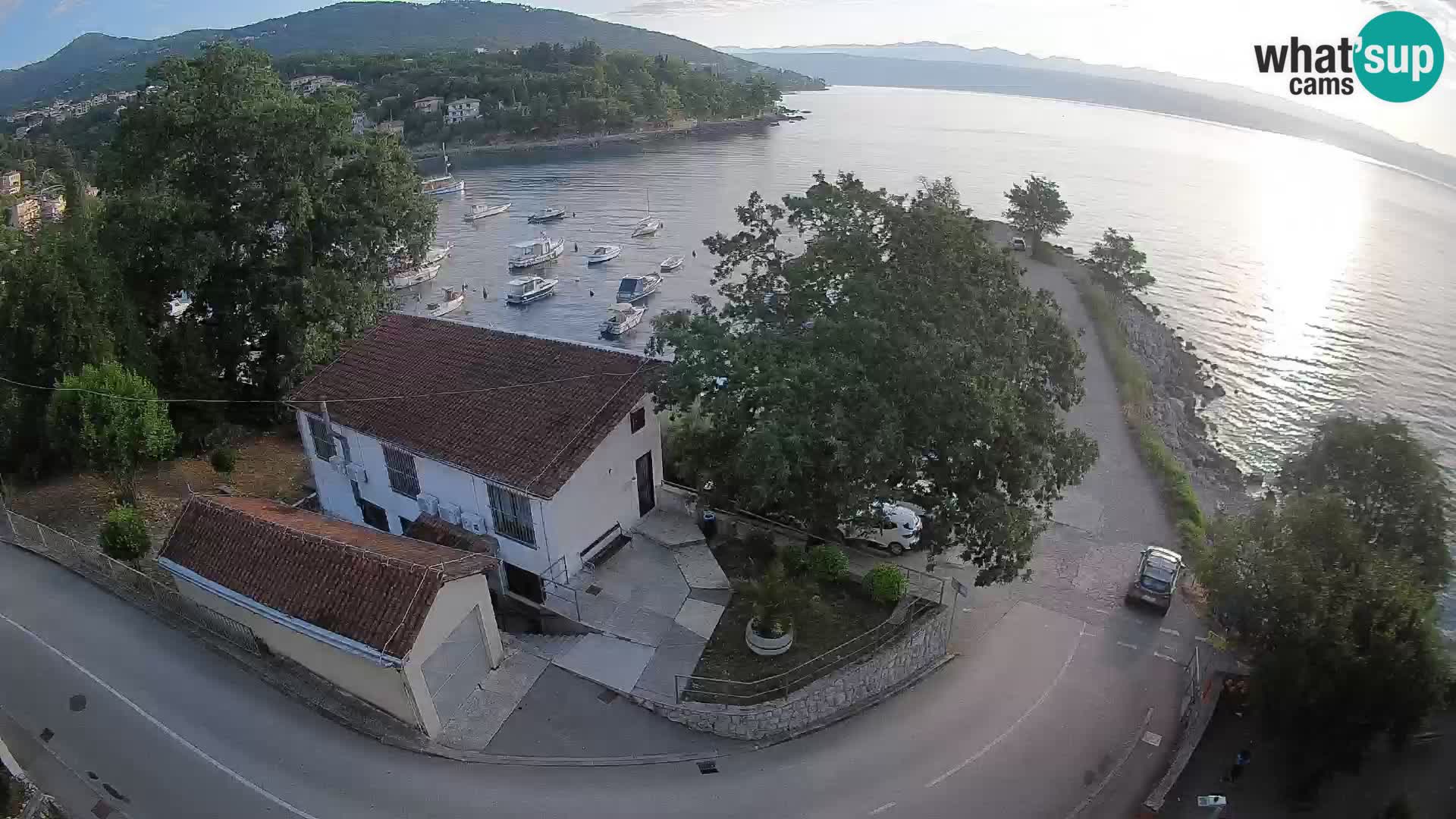 Spletna kamera pristanišče Ika – Pogled v živo na pristanišče in luči Opatije