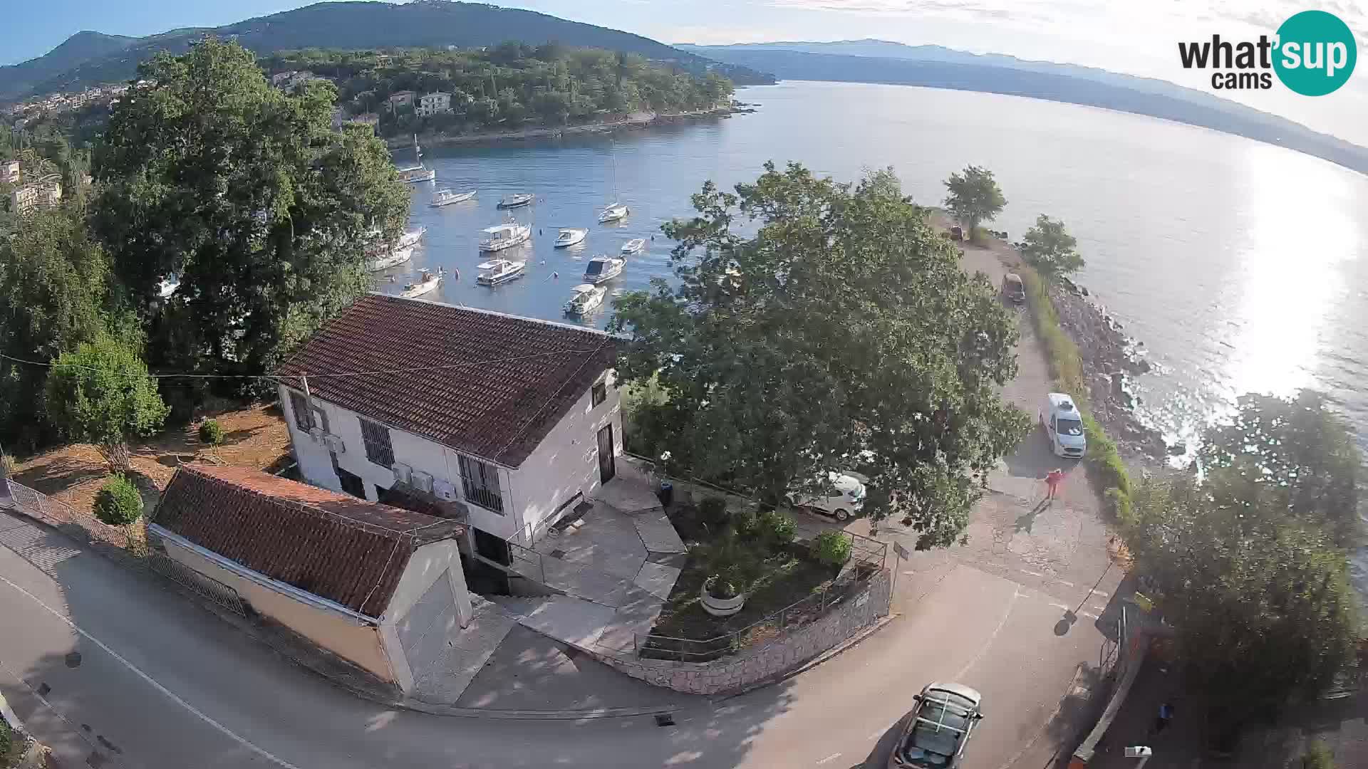 Spletna kamera pristanišče Ika – Pogled v živo na pristanišče in luči Opatije