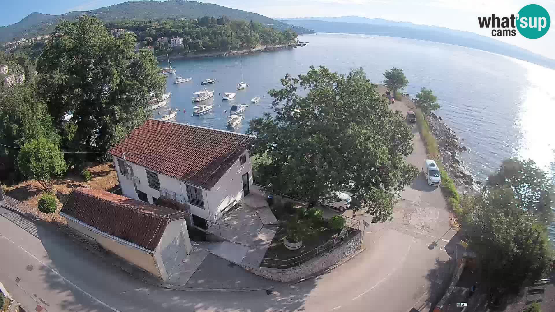 Web kamera luka Ika – Pogled uživo na luku i svjetla Opatije