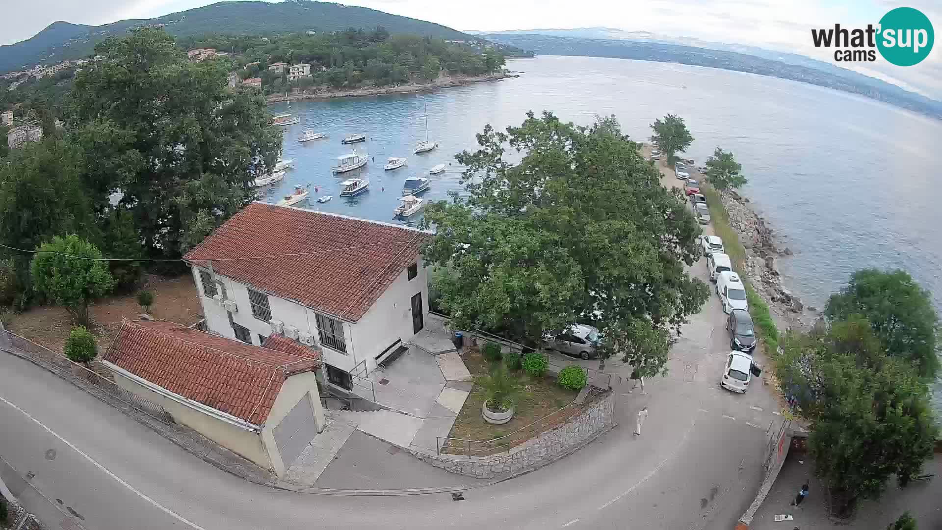 Spletna kamera pristanišče Ika – Pogled v živo na pristanišče in luči Opatije