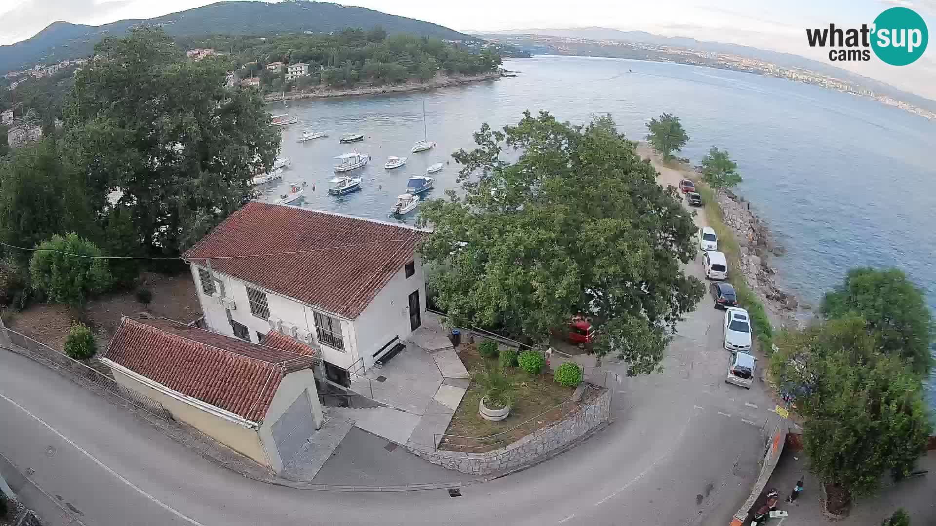 Web kamera luka Ika – Pogled uživo na luku i svjetla Opatije