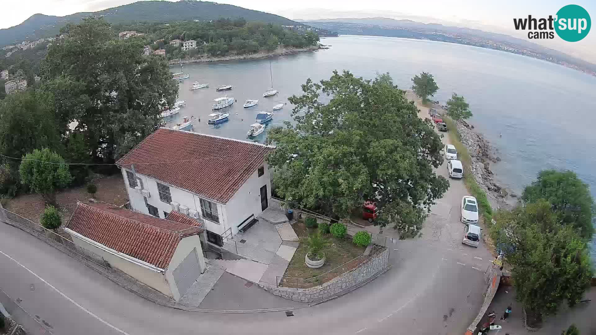 Web kamera luka Ika – Pogled uživo na luku i svjetla Opatije