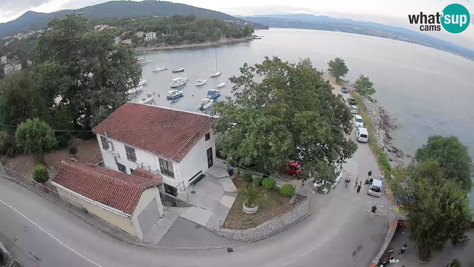 Web kamera luka Ika – Pogled uživo na luku i svjetla Opatije