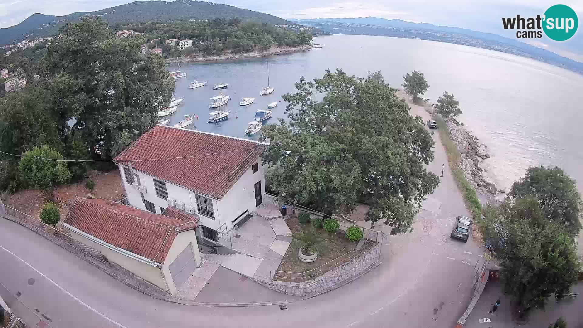 Spletna kamera pristanišče Ika – Pogled v živo na pristanišče in luči Opatije
