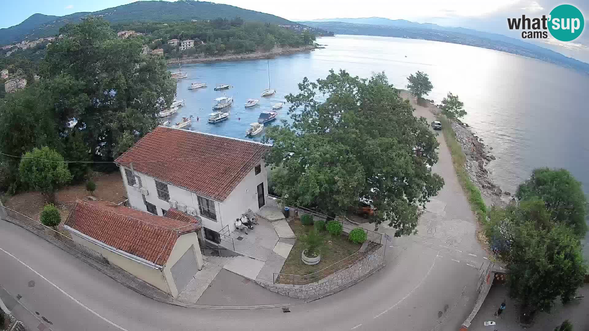 Spletna kamera pristanišče Ika – Pogled v živo na pristanišče in luči Opatije