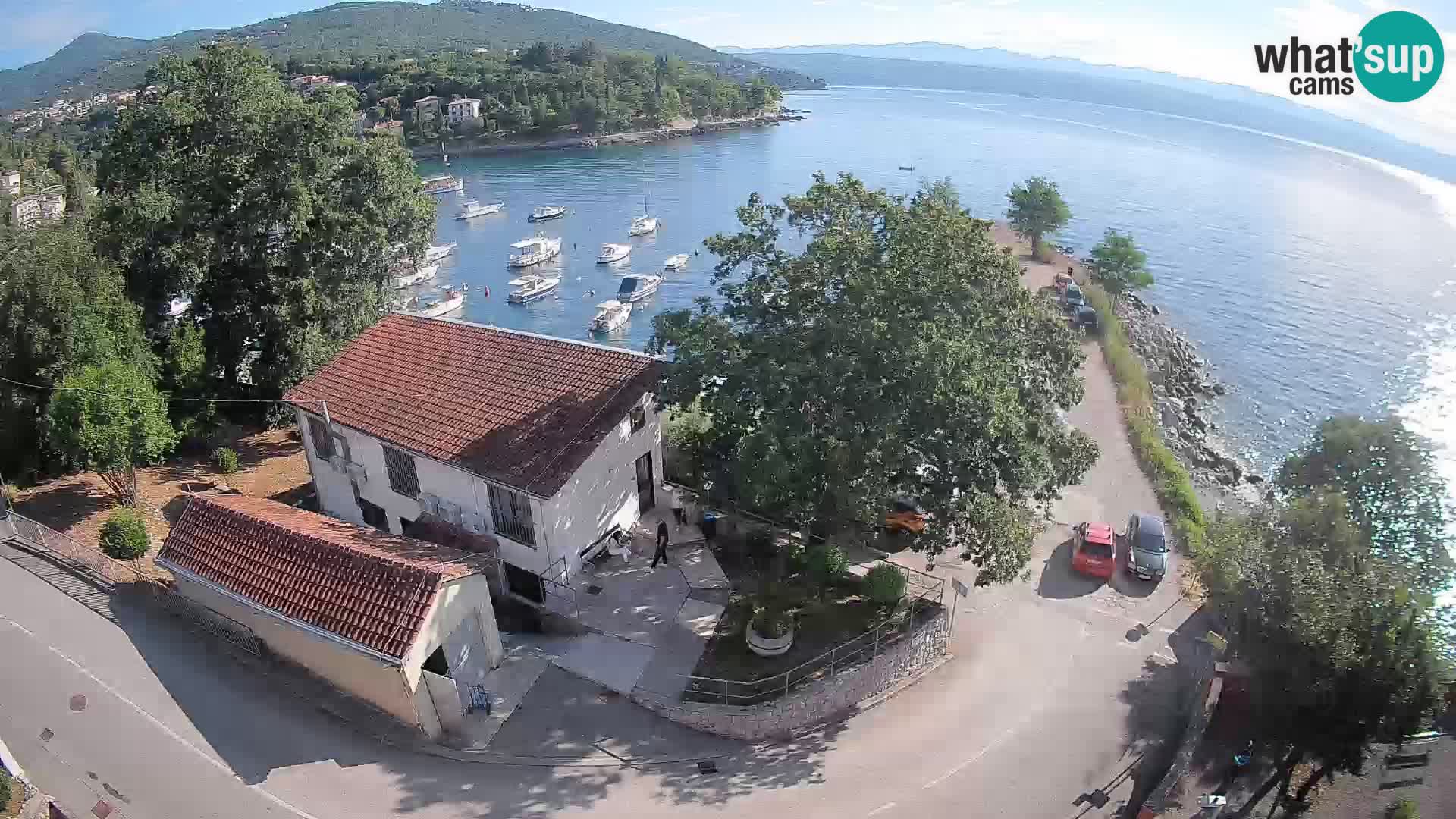 Spletna kamera pristanišče Ika – Pogled v živo na pristanišče in luči Opatije