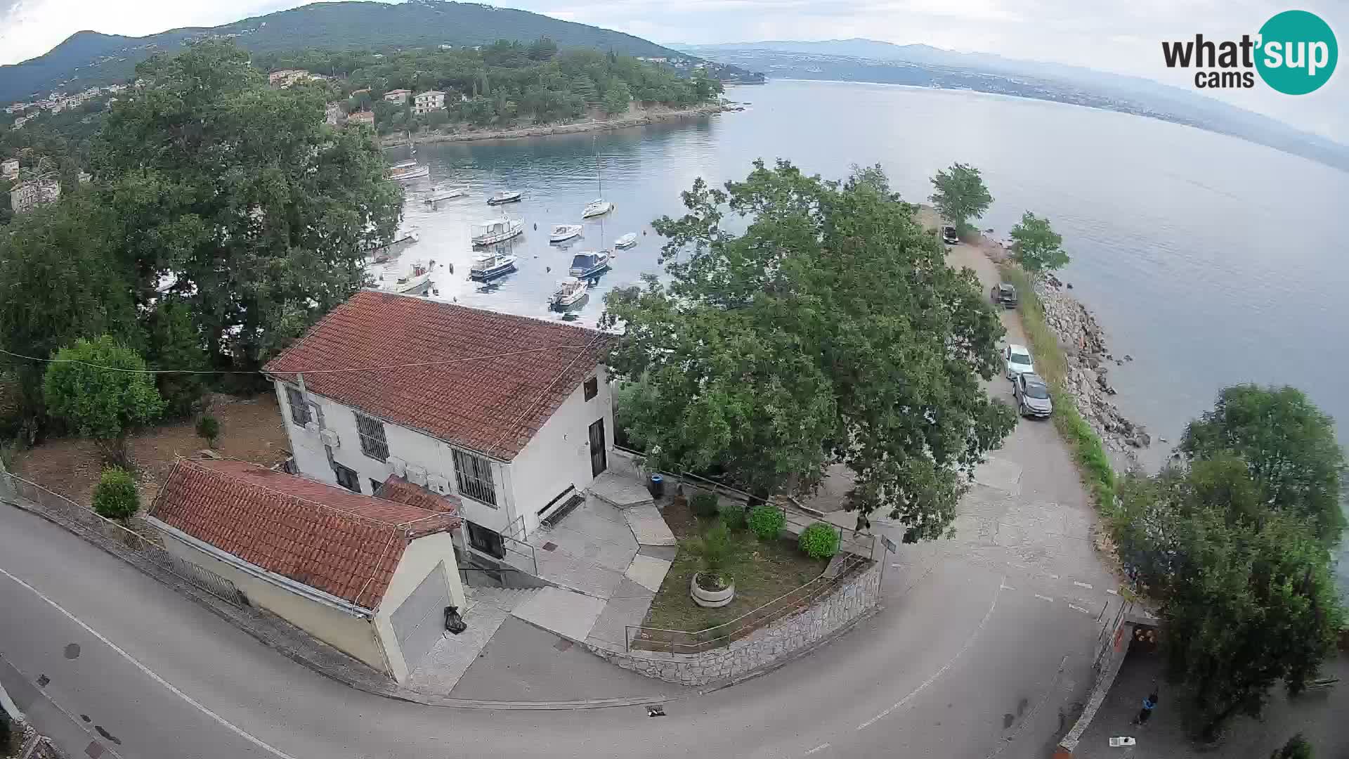 Spletna kamera pristanišče Ika – Pogled v živo na pristanišče in luči Opatije