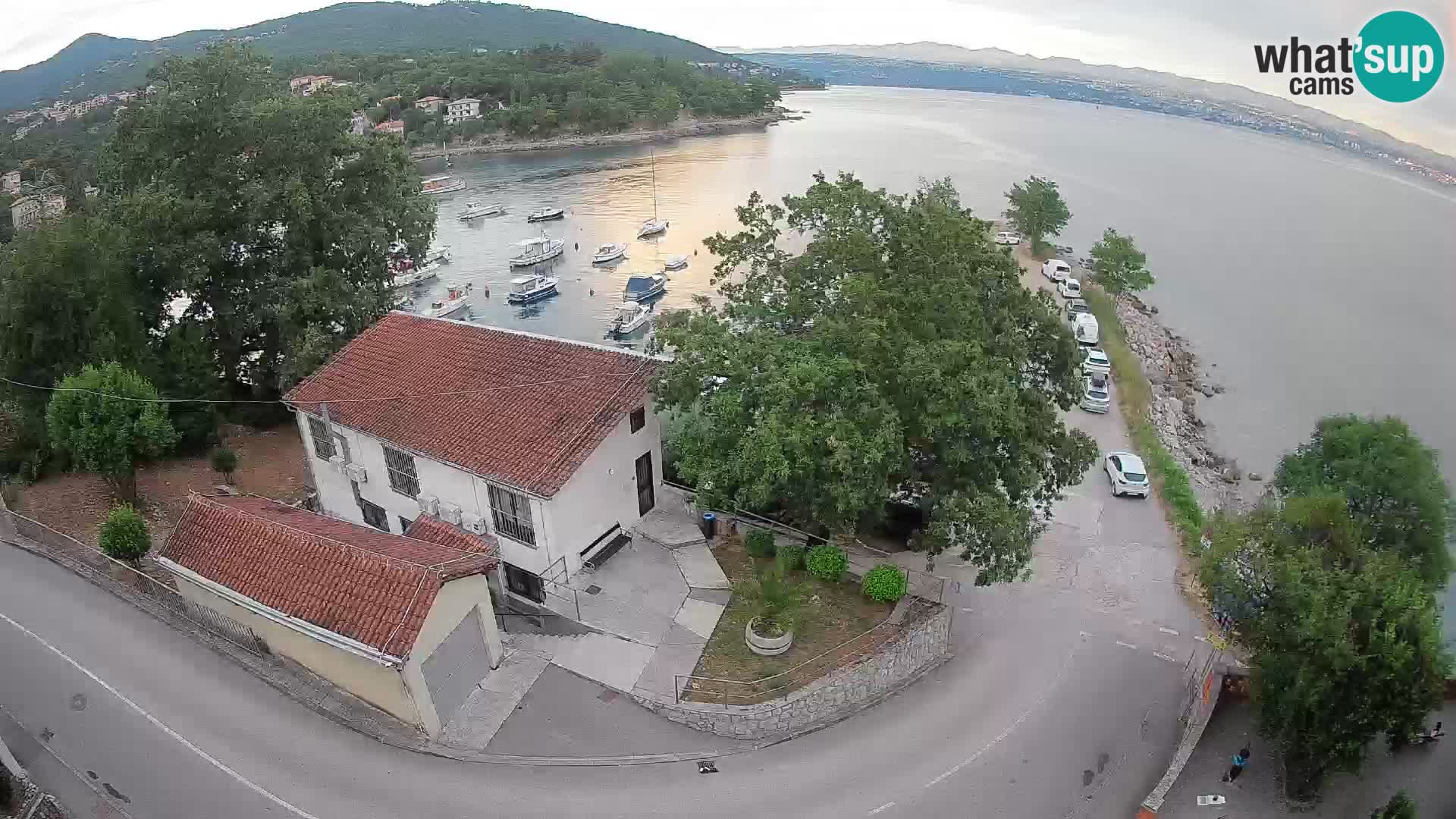 Web kamera luka Ika – Pogled uživo na luku i svjetla Opatije