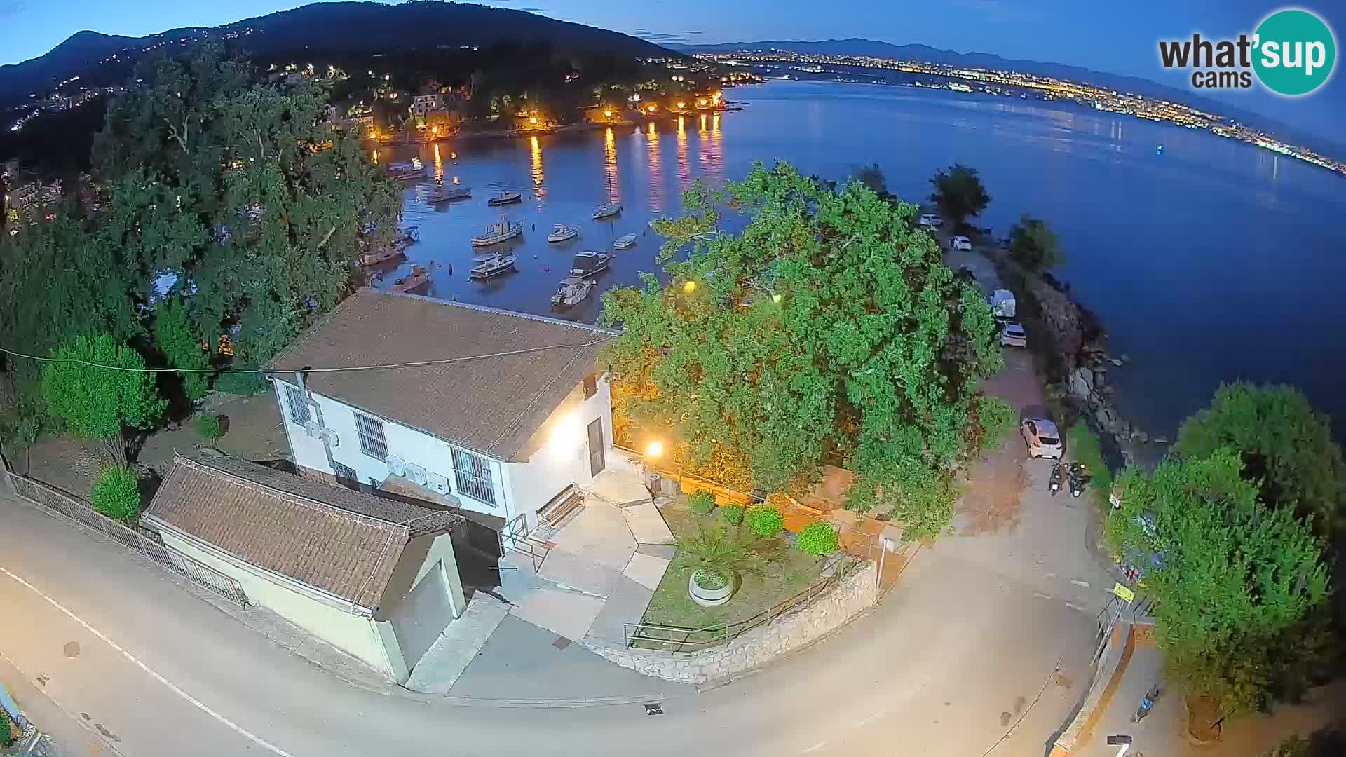 Web kamera luka Ika – Pogled uživo na luku i svjetla Opatije