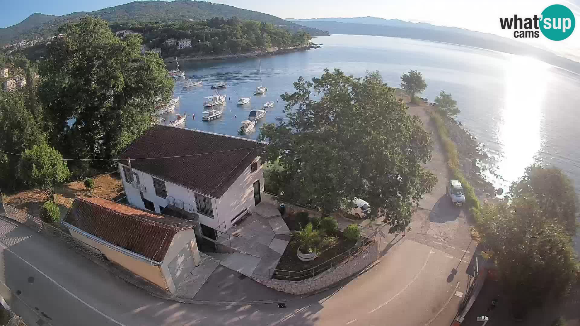 Web kamera luka Ika – Pogled uživo na luku i svjetla Opatije