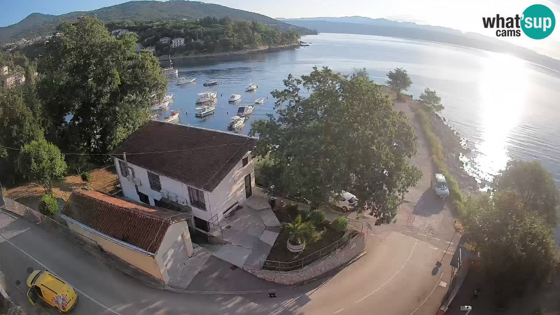 Spletna kamera pristanišče Ika – Pogled v živo na pristanišče in luči Opatije