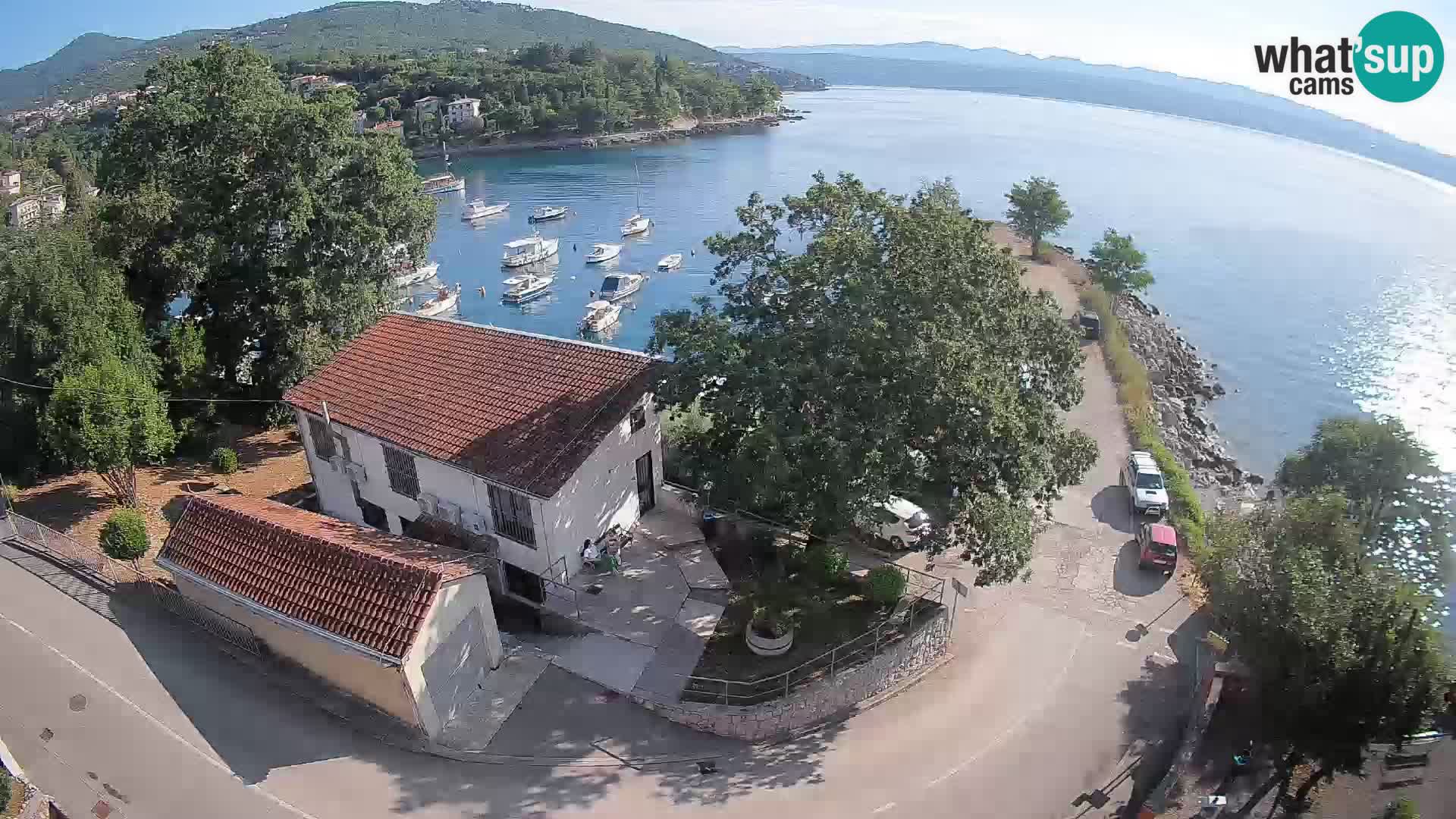 Spletna kamera pristanišče Ika – Pogled v živo na pristanišče in luči Opatije