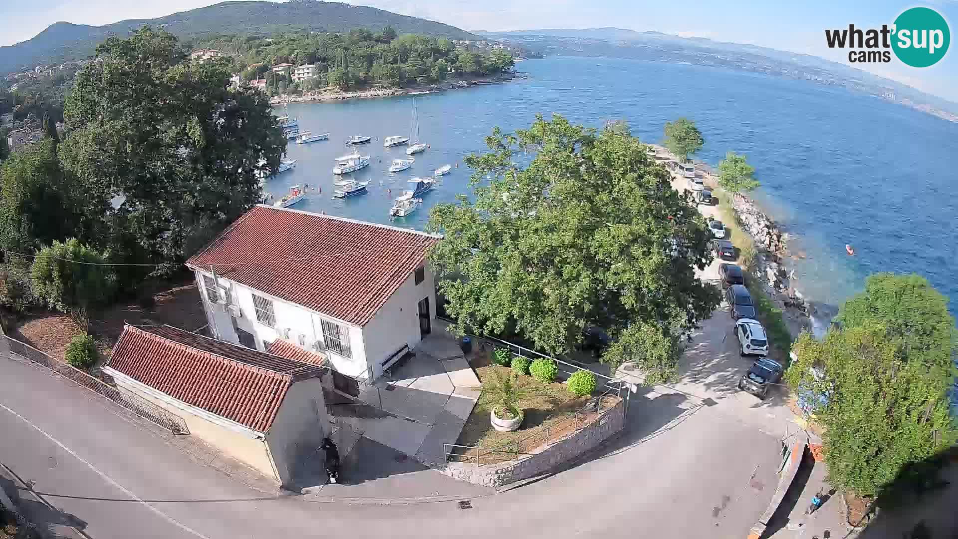 Spletna kamera pristanišče Ika – Pogled v živo na pristanišče in luči Opatije