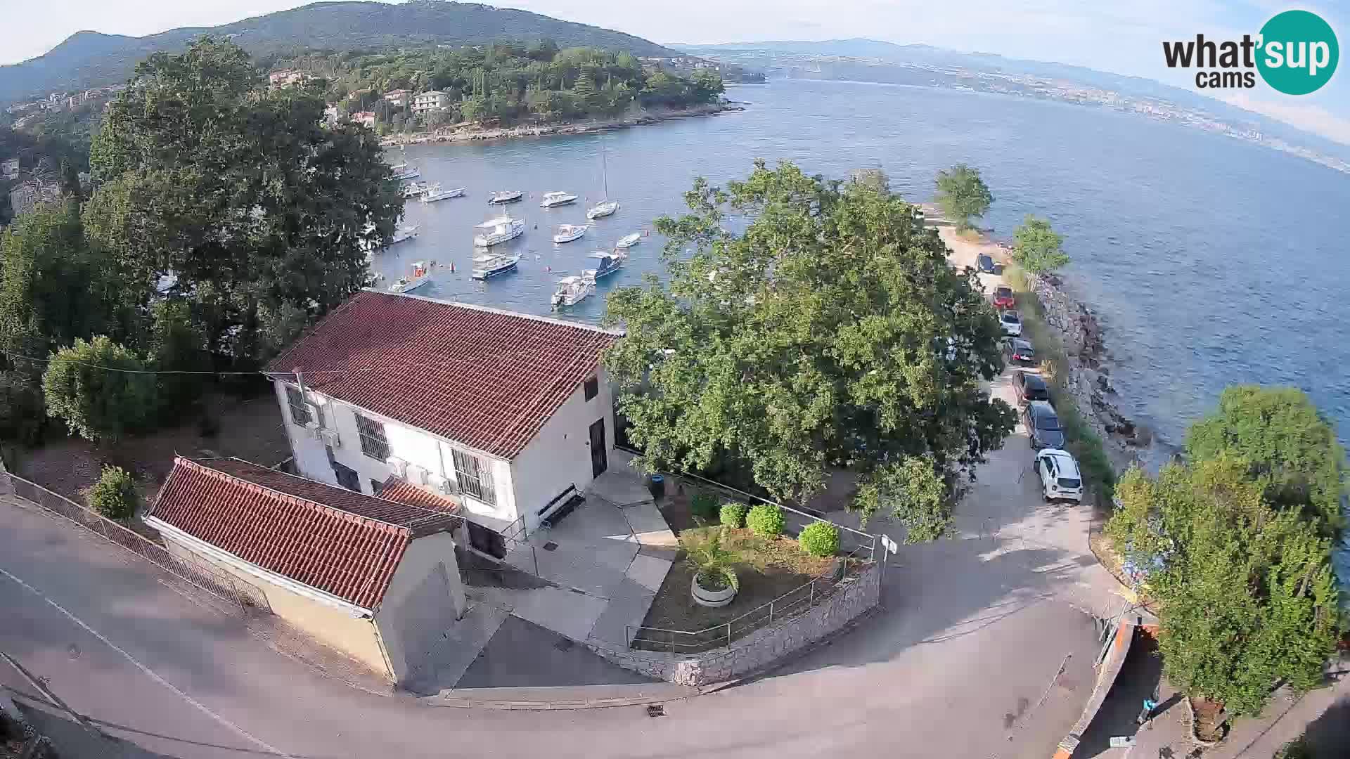 Spletna kamera pristanišče Ika – Pogled v živo na pristanišče in luči Opatije
