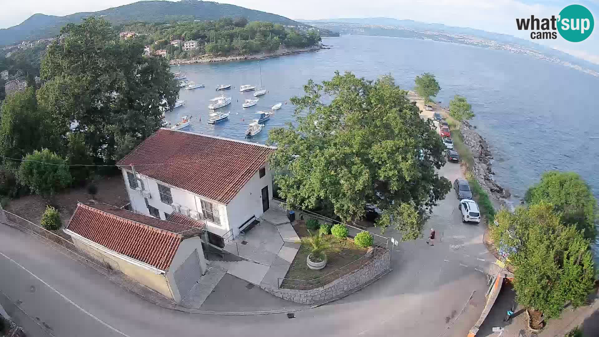 Spletna kamera pristanišče Ika – Pogled v živo na pristanišče in luči Opatije