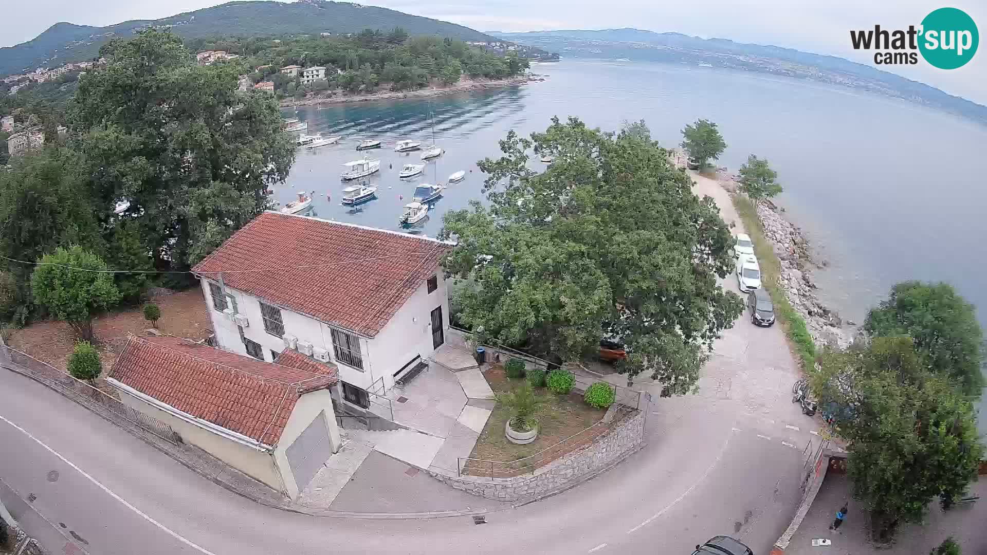 Spletna kamera pristanišče Ika – Pogled v živo na pristanišče in luči Opatije
