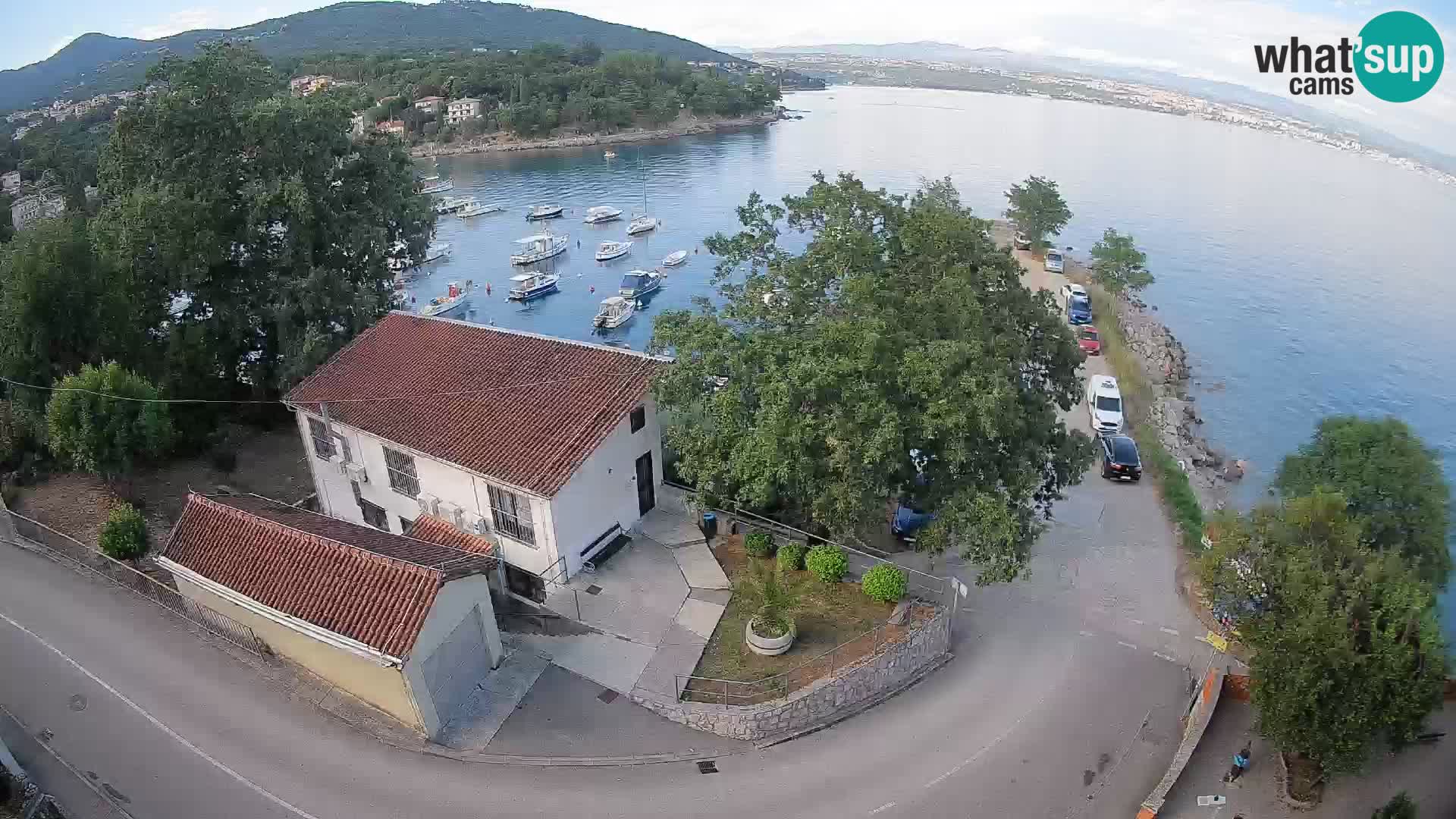Spletna kamera pristanišče Ika – Pogled v živo na pristanišče in luči Opatije