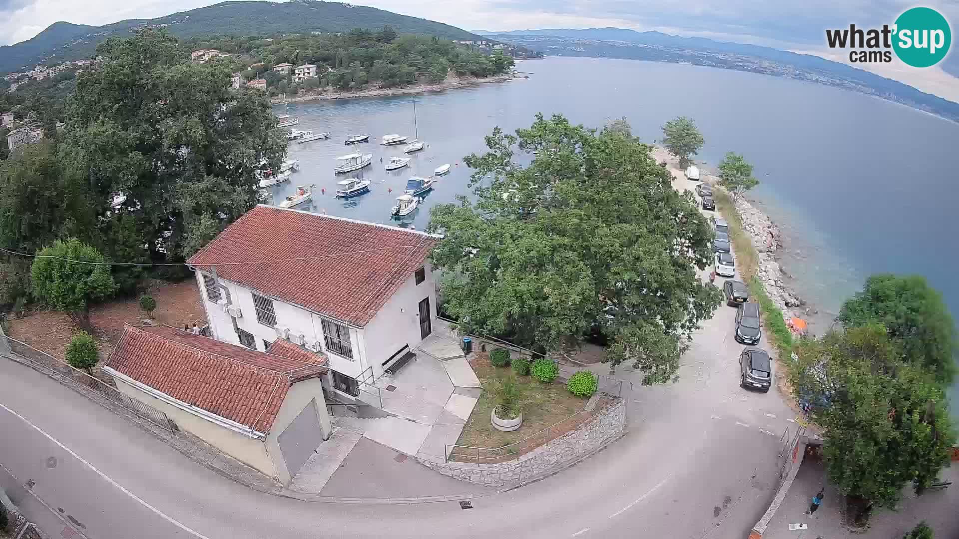 Spletna kamera pristanišče Ika – Pogled v živo na pristanišče in luči Opatije