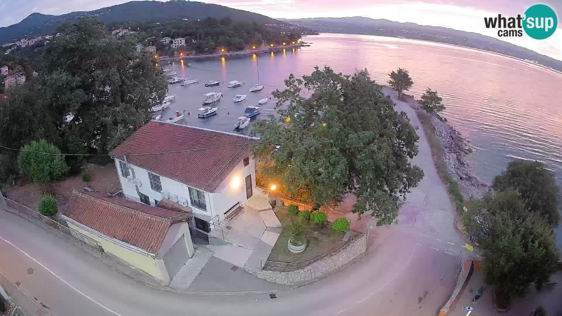 Ika Harbor Webcam – LIVE View of the Harbor and Opatija Lights