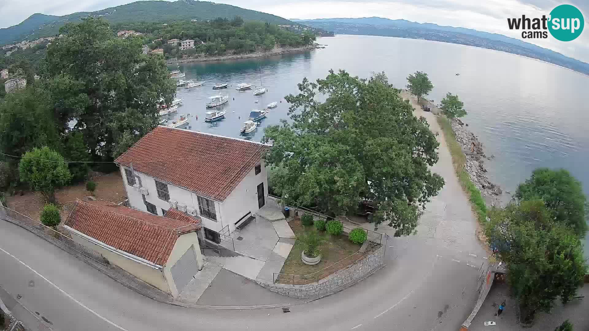 Web kamera luka Ika – Pogled uživo na luku i svjetla Opatije