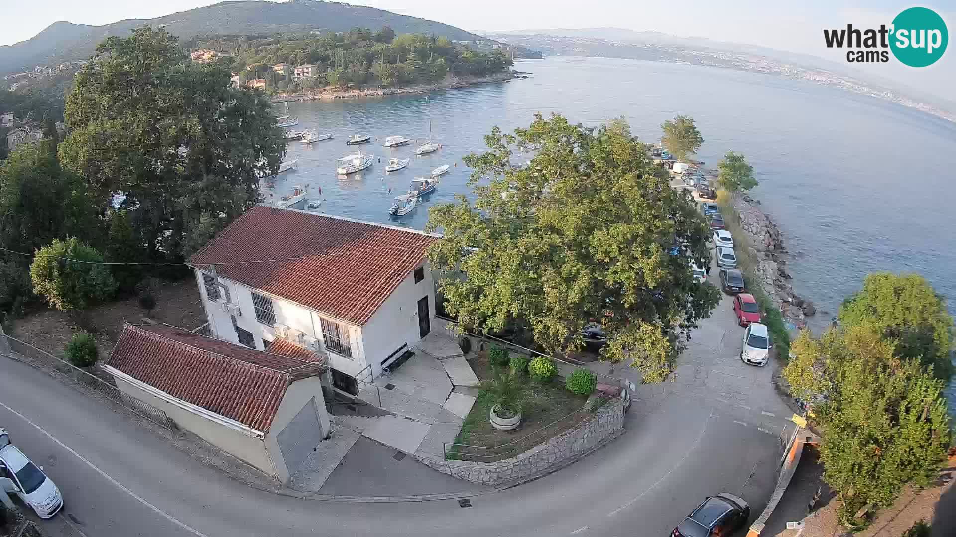 Web kamera luka Ika – Pogled uživo na luku i svjetla Opatije