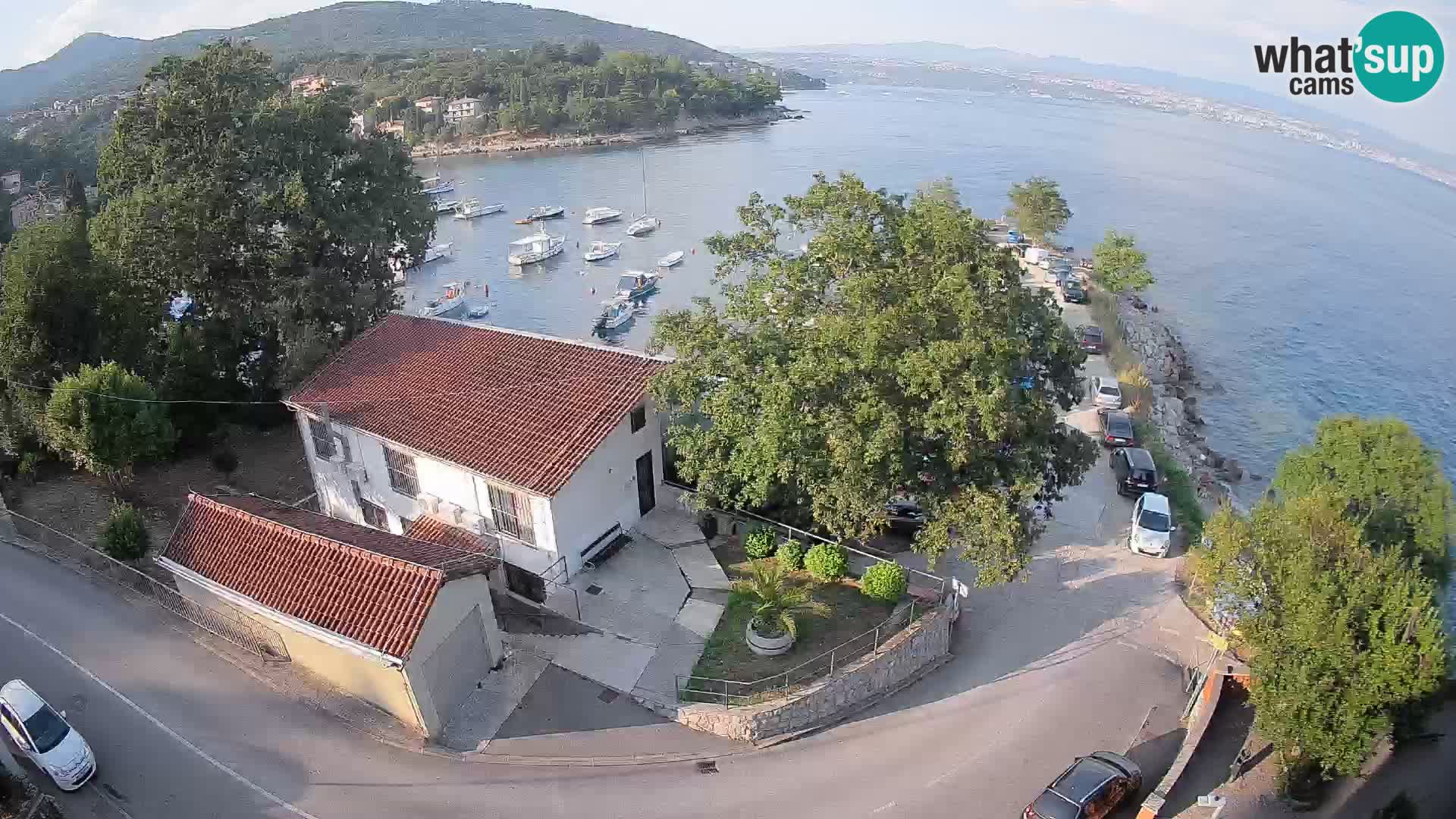 Spletna kamera pristanišče Ika – Pogled v živo na pristanišče in luči Opatije