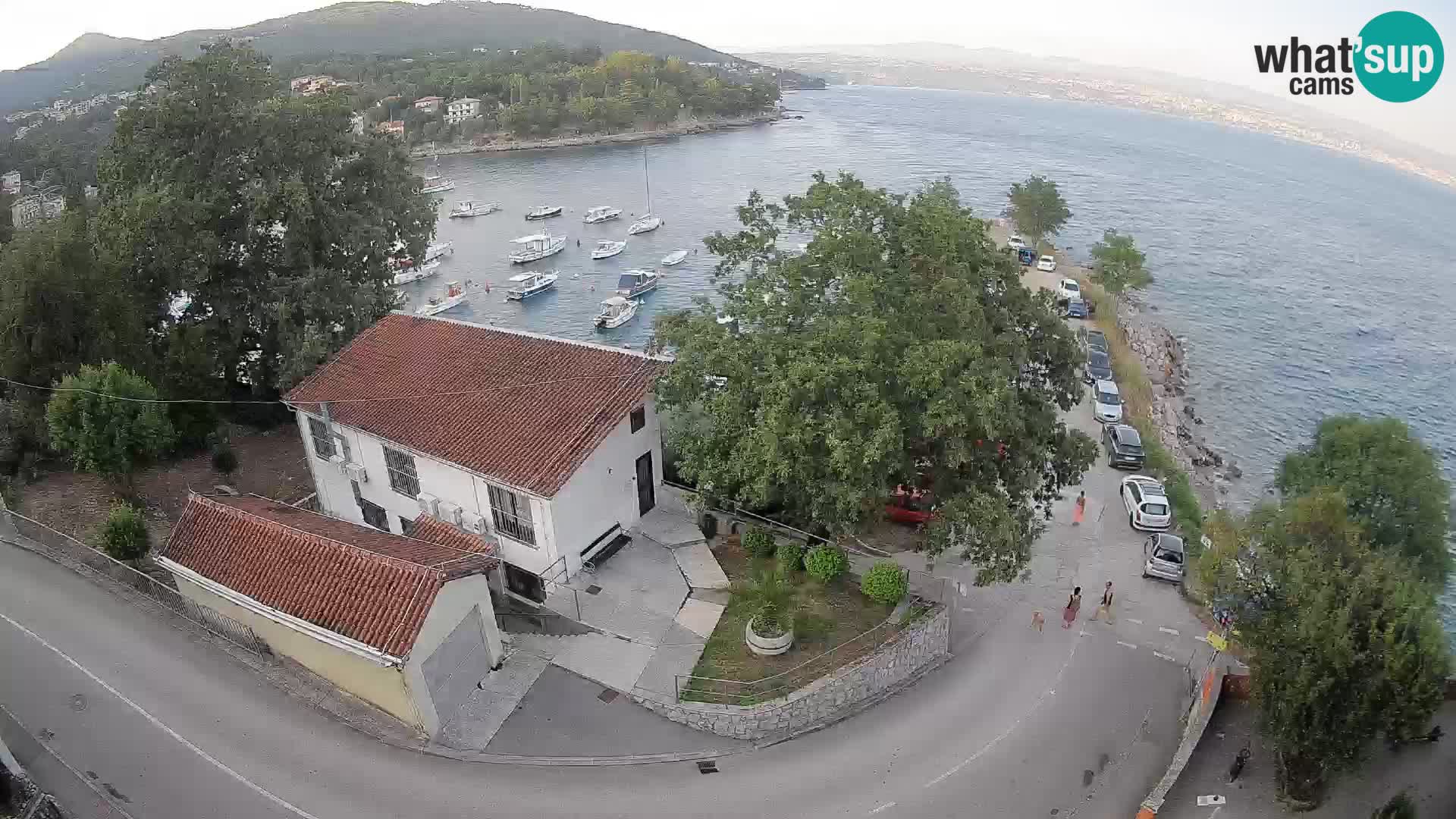 Spletna kamera pristanišče Ika – Pogled v živo na pristanišče in luči Opatije