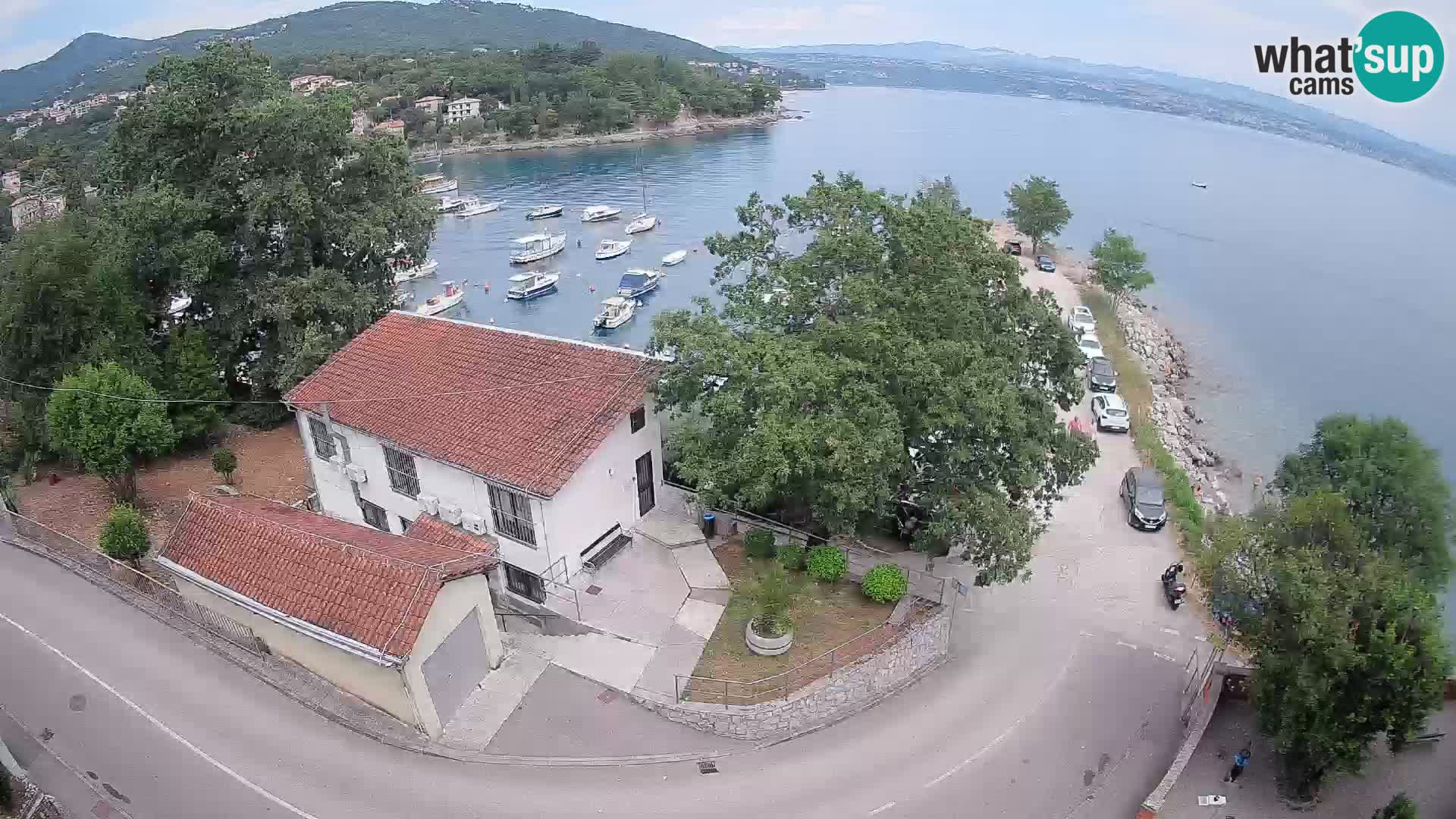 Spletna kamera pristanišče Ika – Pogled v živo na pristanišče in luči Opatije