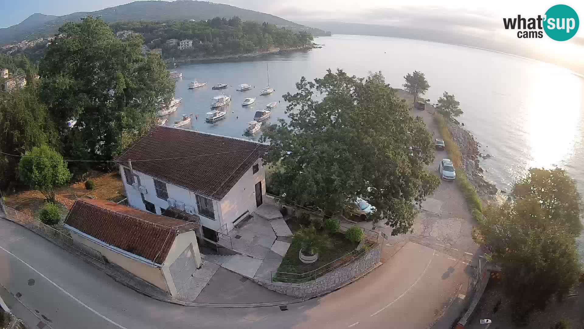 Web kamera luka Ika – Pogled uživo na luku i svjetla Opatije
