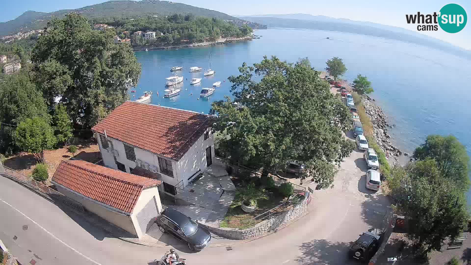 Spletna kamera pristanišče Ika – Pogled v živo na pristanišče in luči Opatije