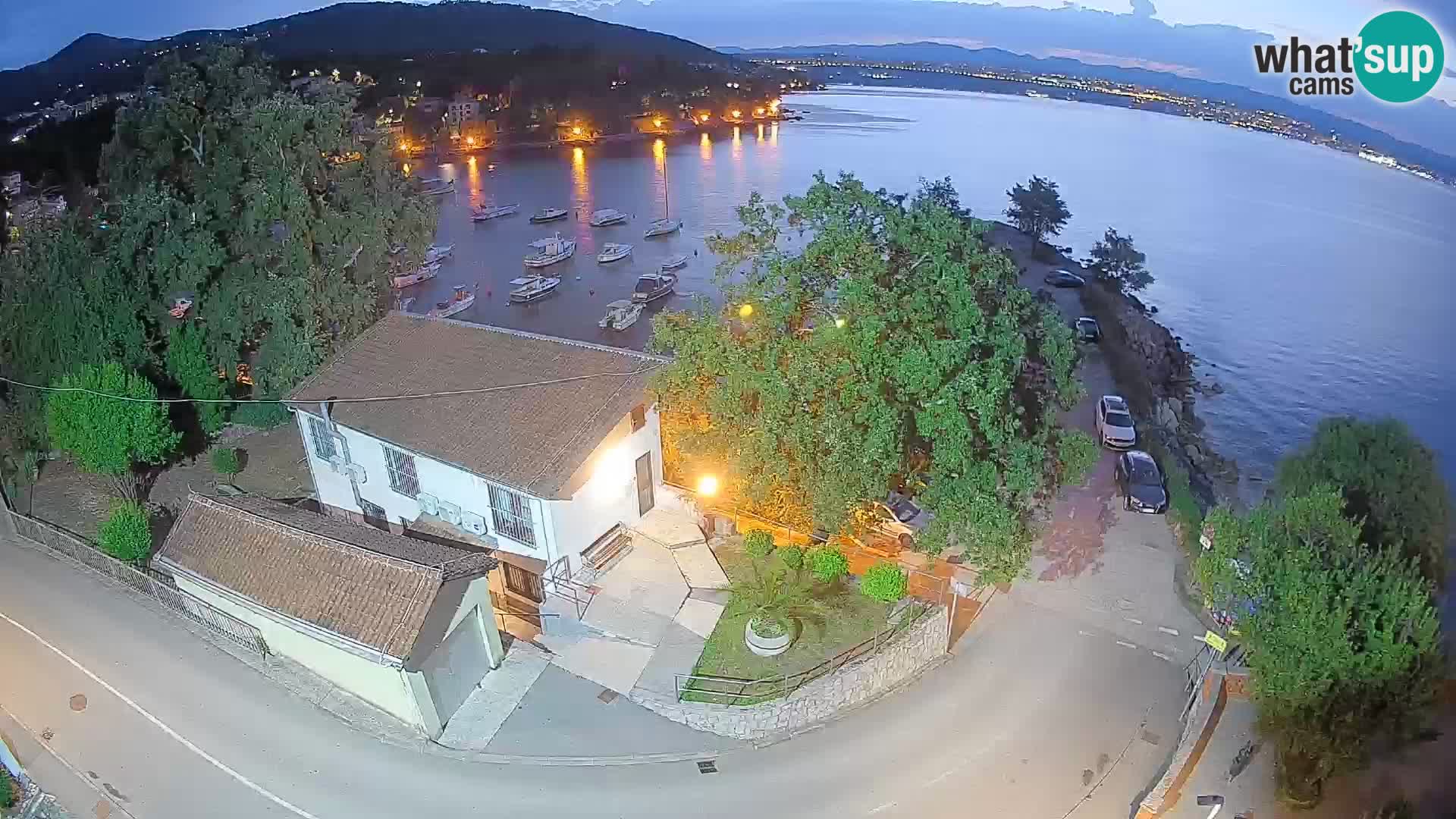 Spletna kamera pristanišče Ika – Pogled v živo na pristanišče in luči Opatije