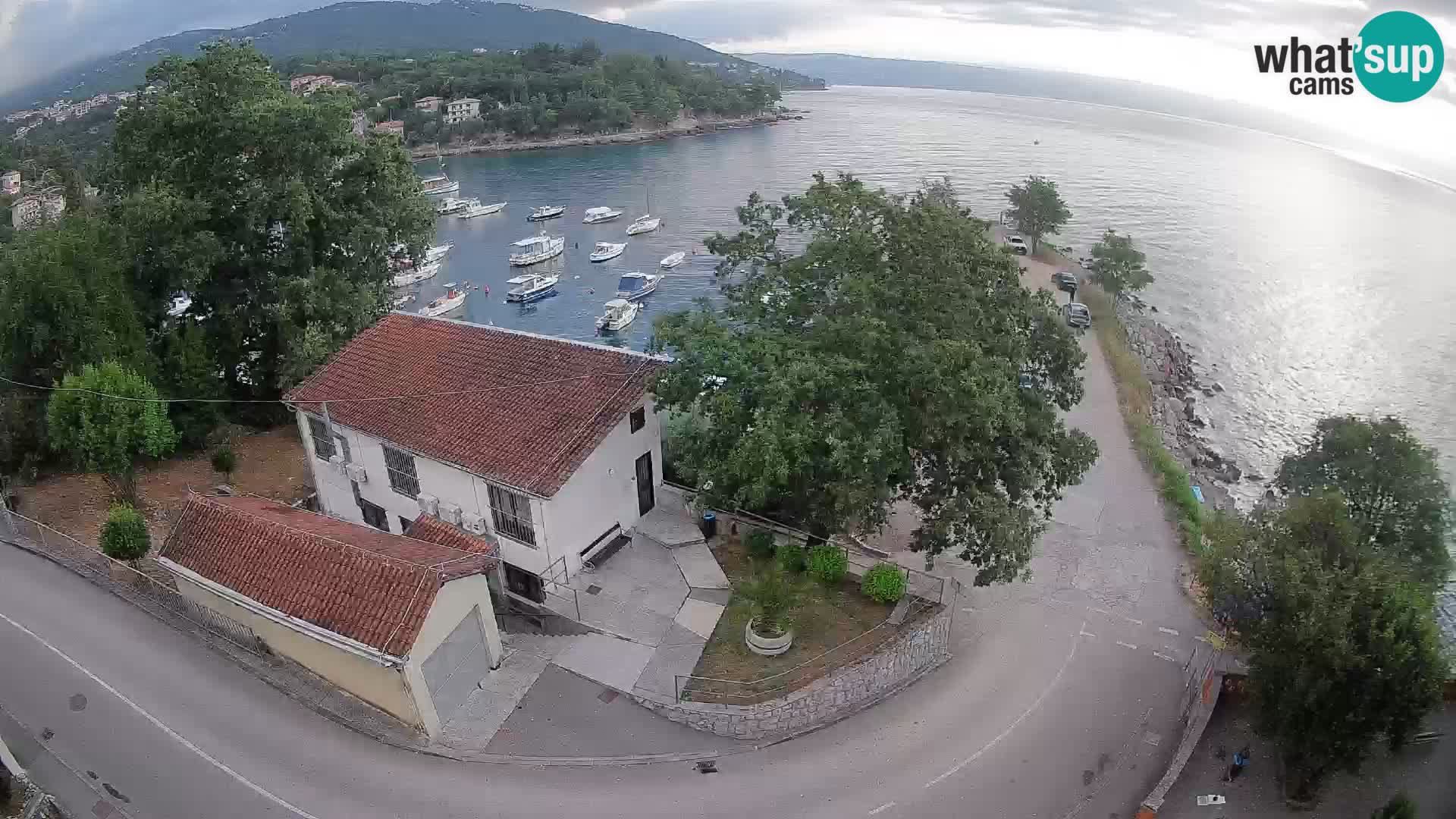 Web kamera luka Ika – Pogled uživo na luku i svjetla Opatije