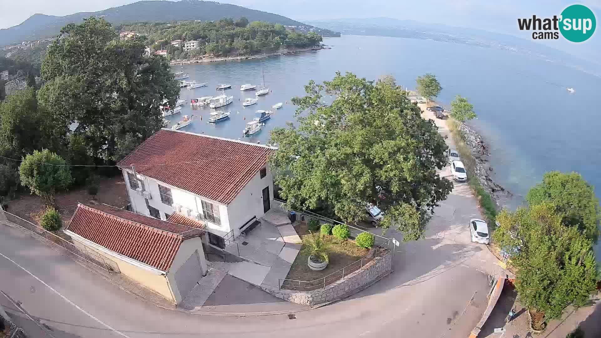 Spletna kamera pristanišče Ika – Pogled v živo na pristanišče in luči Opatije