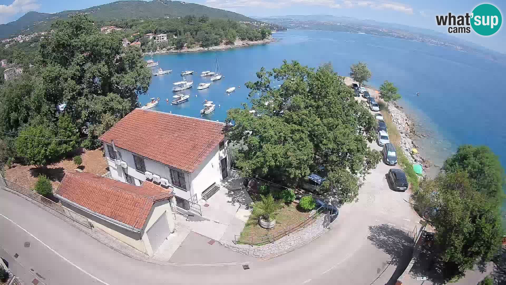 Spletna kamera pristanišče Ika – Pogled v živo na pristanišče in luči Opatije