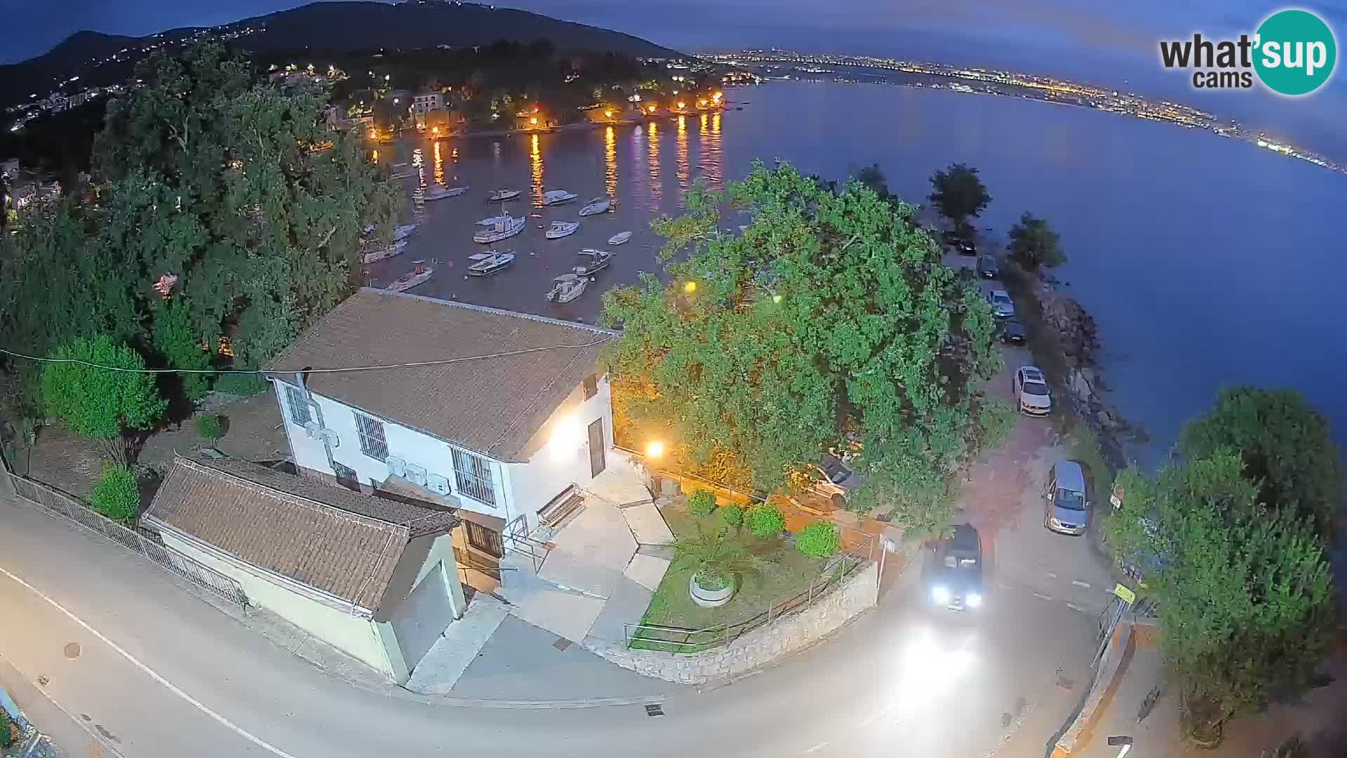 Spletna kamera pristanišče Ika – Pogled v živo na pristanišče in luči Opatije