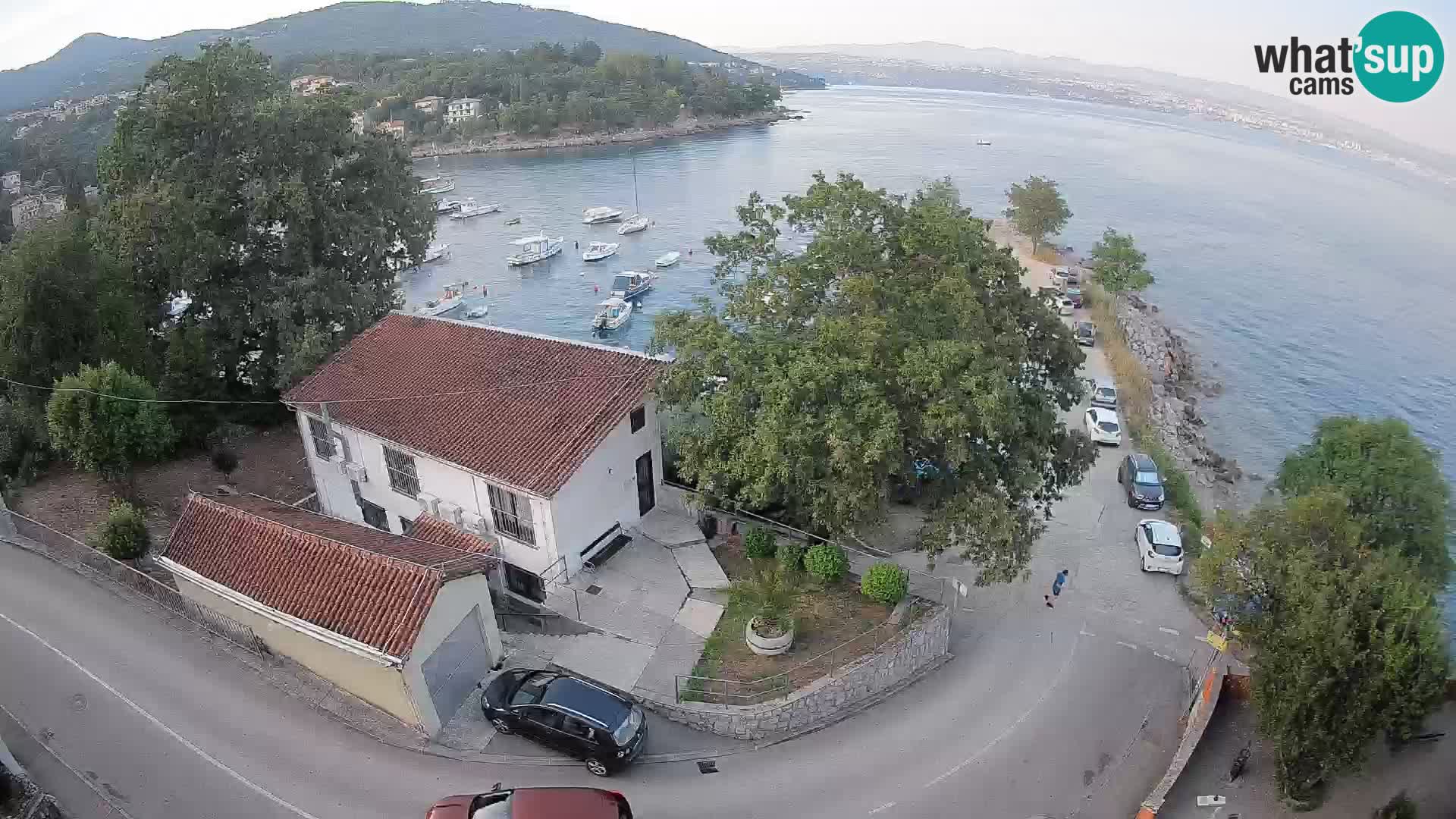 Spletna kamera pristanišče Ika – Pogled v živo na pristanišče in luči Opatije