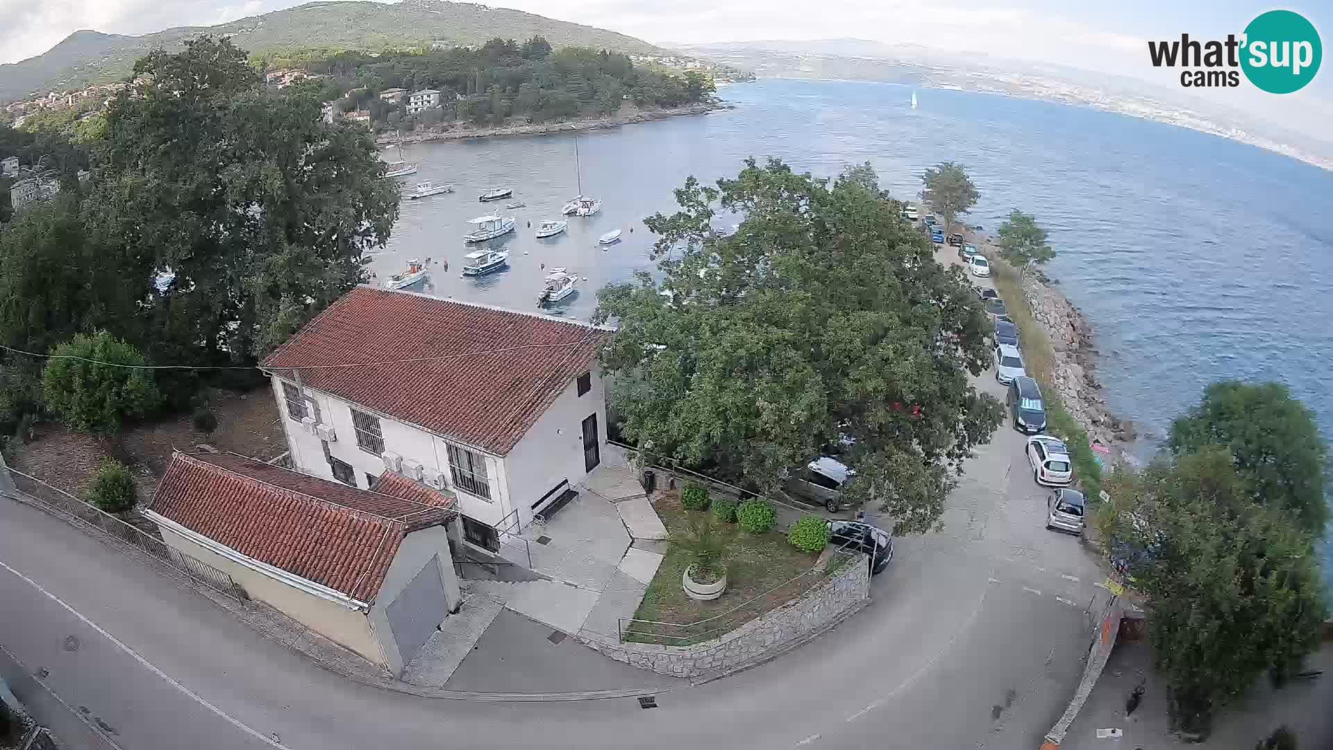 Spletna kamera pristanišče Ika – Pogled v živo na pristanišče in luči Opatije