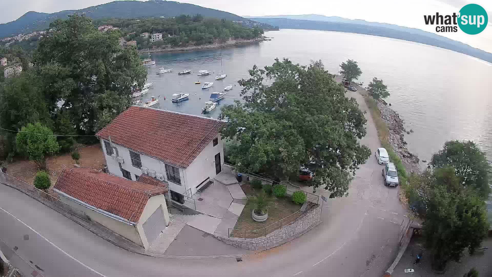 Spletna kamera pristanišče Ika – Pogled v živo na pristanišče in luči Opatije